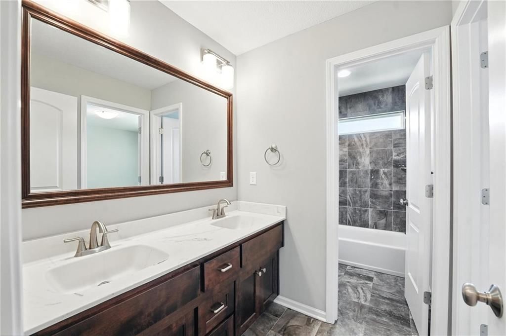7611 N Adrian Avenue — photo 32