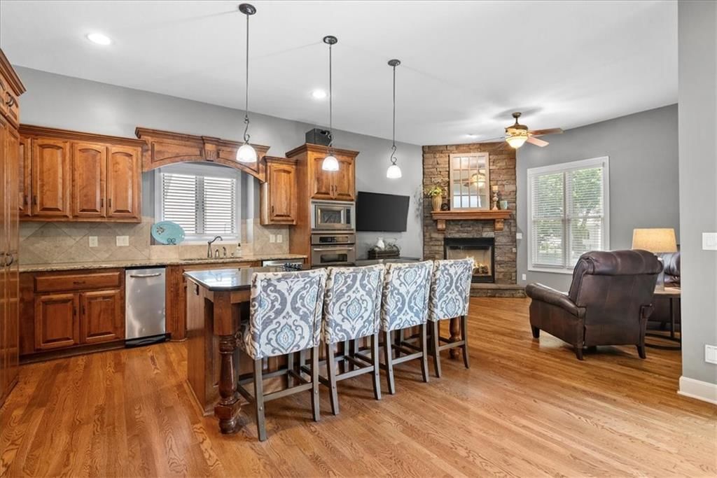 Photo 11 of 35 - 16001 Ballentine Street