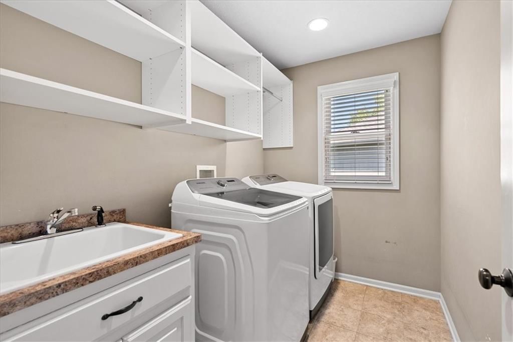 Photo 16 of 35 - 16001 Ballentine Street