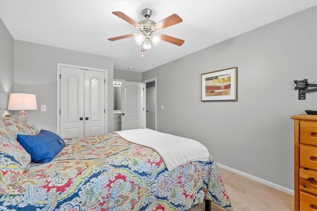 Photo 18 of 35 - 16001 Ballentine Street