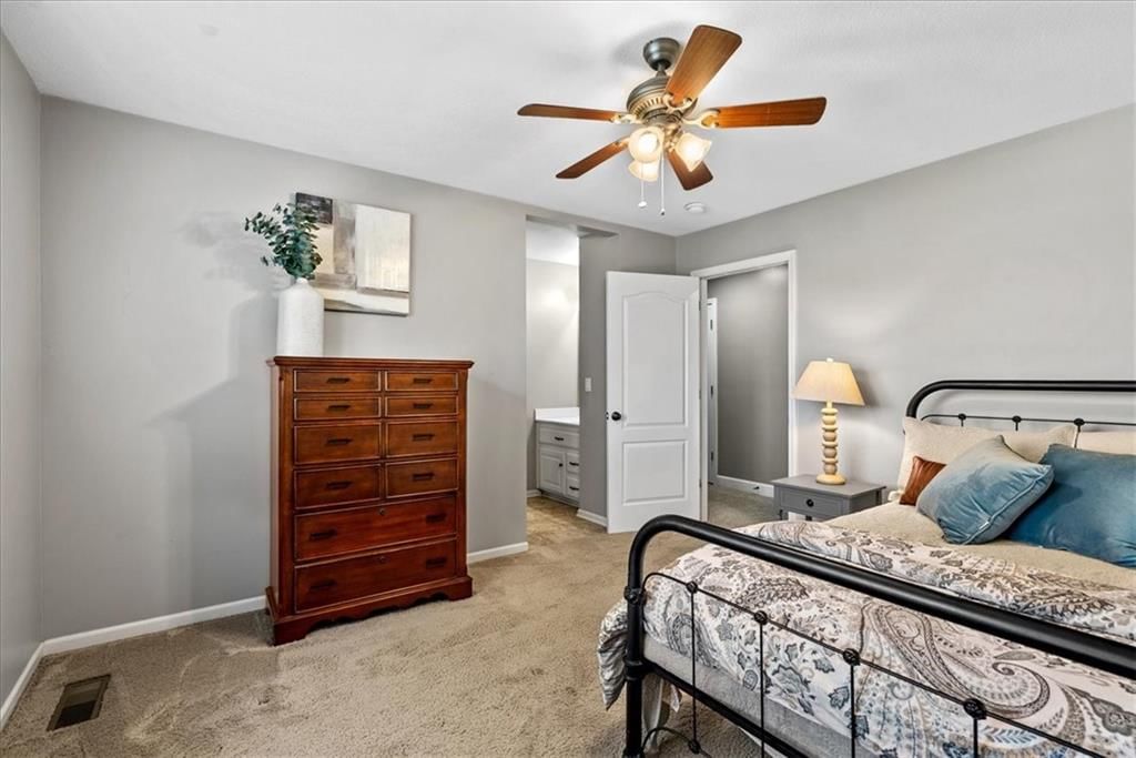 Photo 21 of 35 - 16001 Ballentine Street