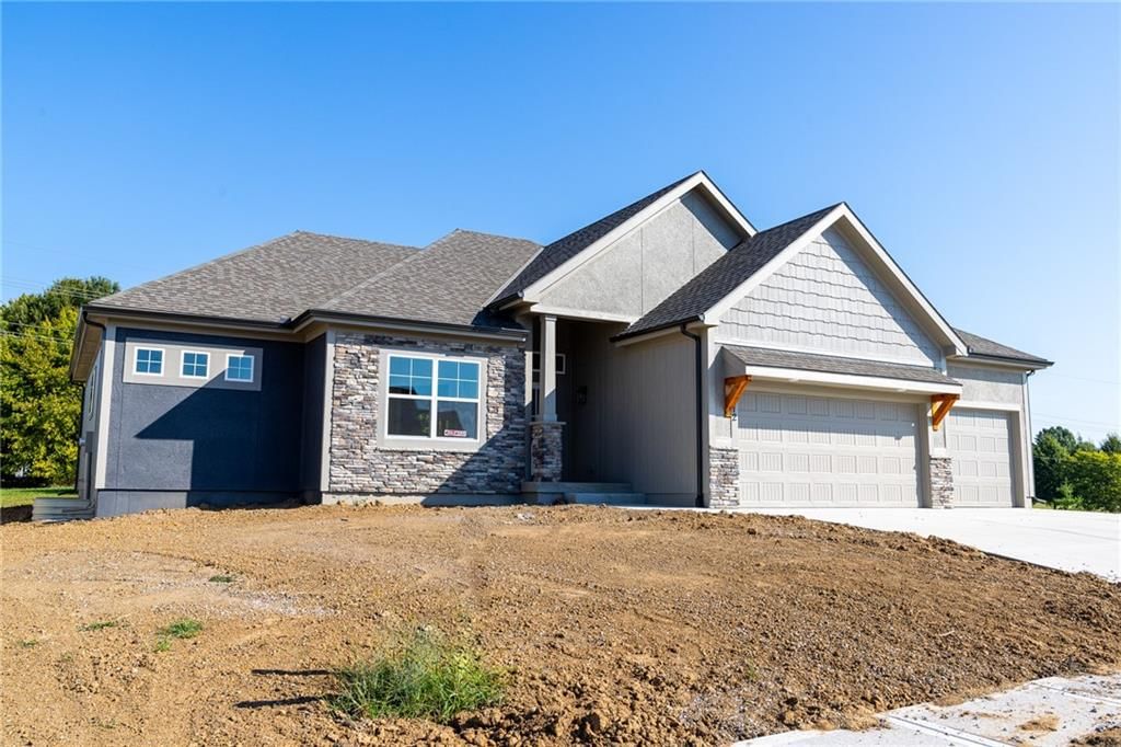 10437 N Highland Place, Kansas City, MO
