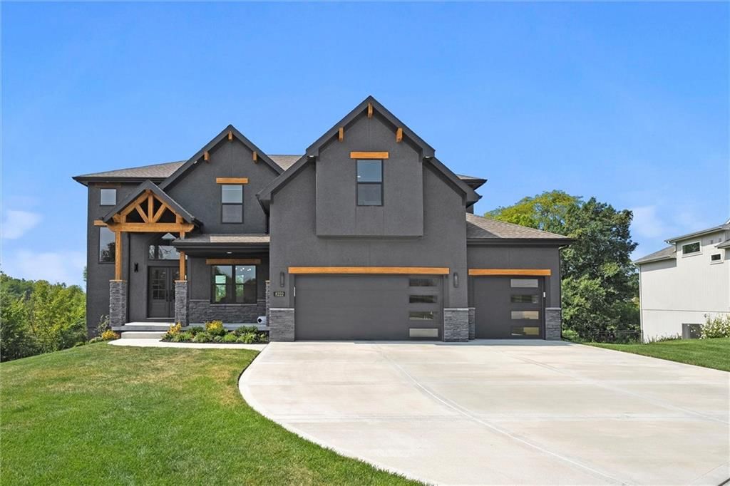 8222 NW 89th Street, Kansas City, MO