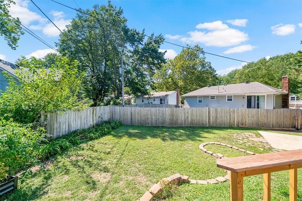 Photo 22 of 23 - 1917 E Osage Circle