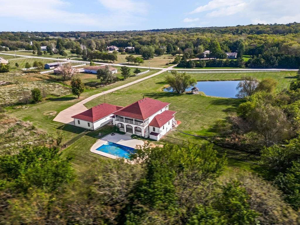 22960 Bedford Road — photo 43
