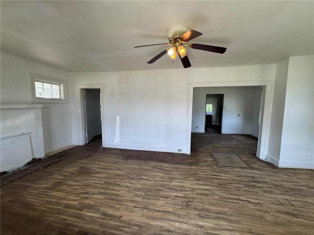 Photo 2 of 12 - 606 N Independence Street
