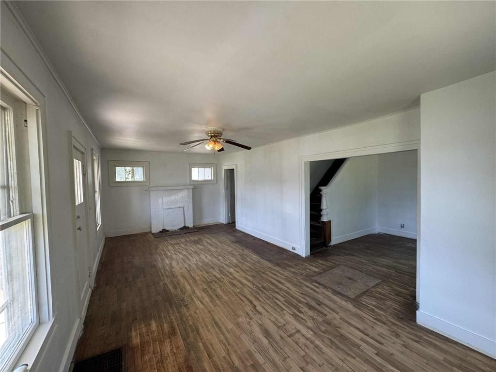 Photo 3 of 12 - 606 N Independence Street