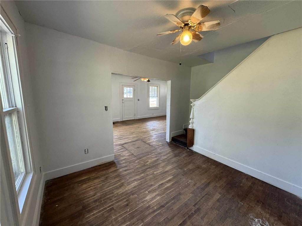 Photo 5 of 12 - 606 N Independence Street