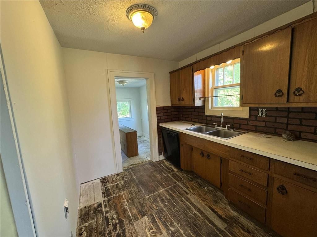 Photo 6 of 12 - 606 N Independence Street