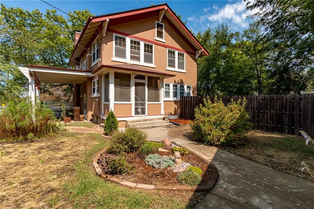 1215 W 4th Street, Lawrence, KS