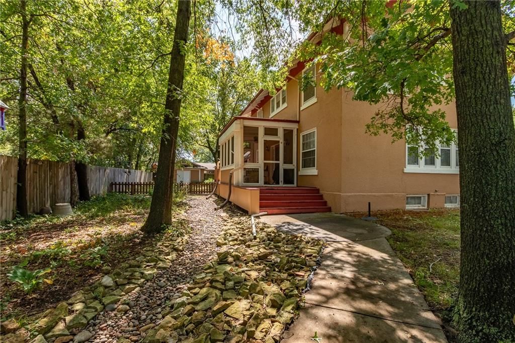 1215 W 4th Street — photo 15