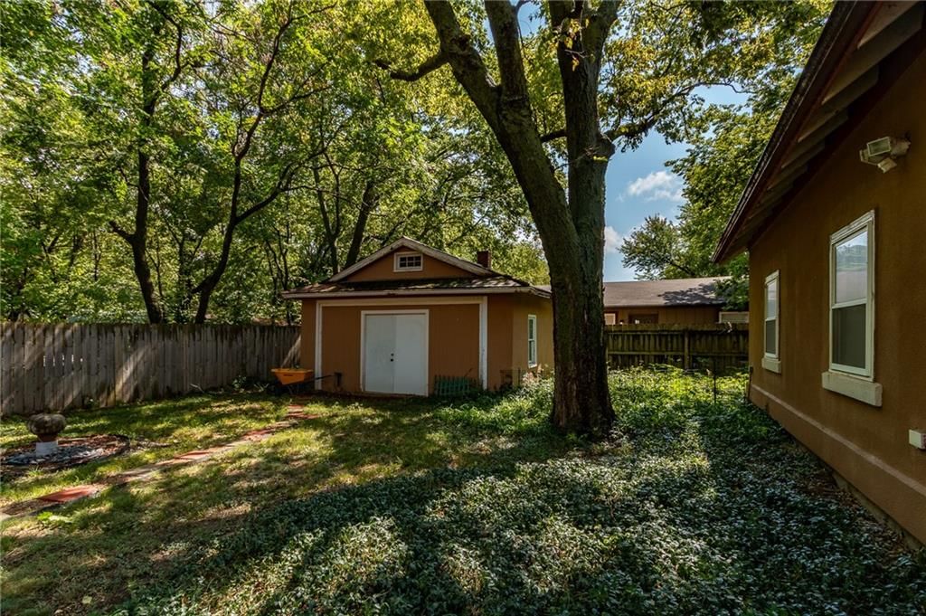 1215 W 4th Street — photo 22