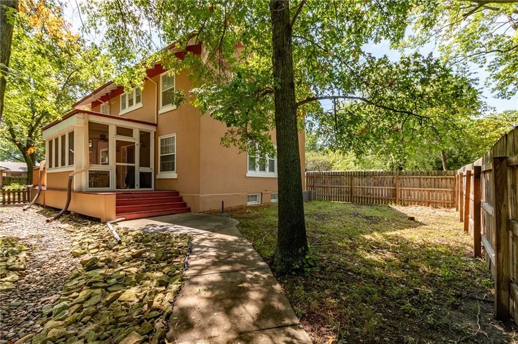 1215 W 4th Street — photo 25