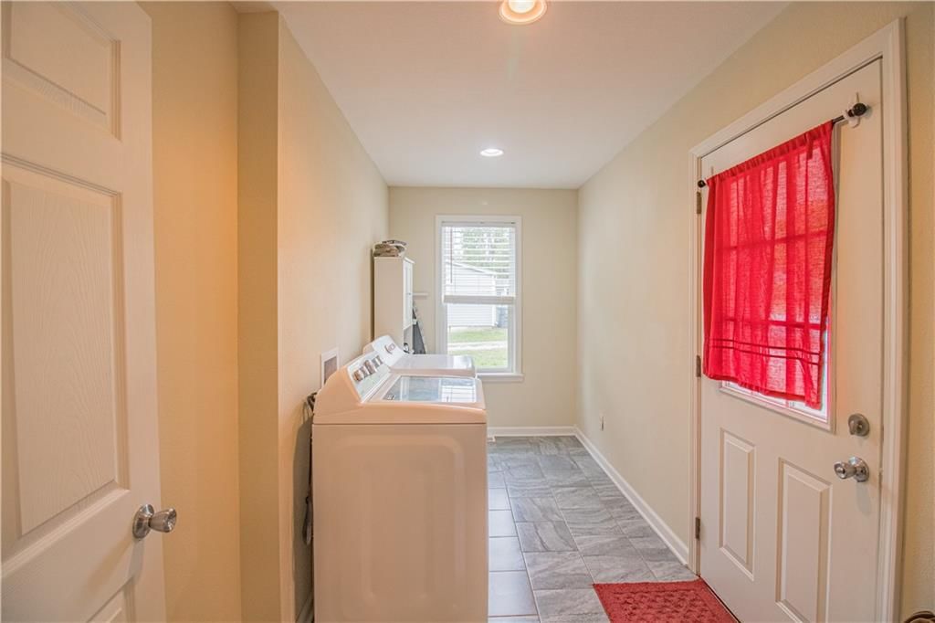 813 E 16th Street — photo 12