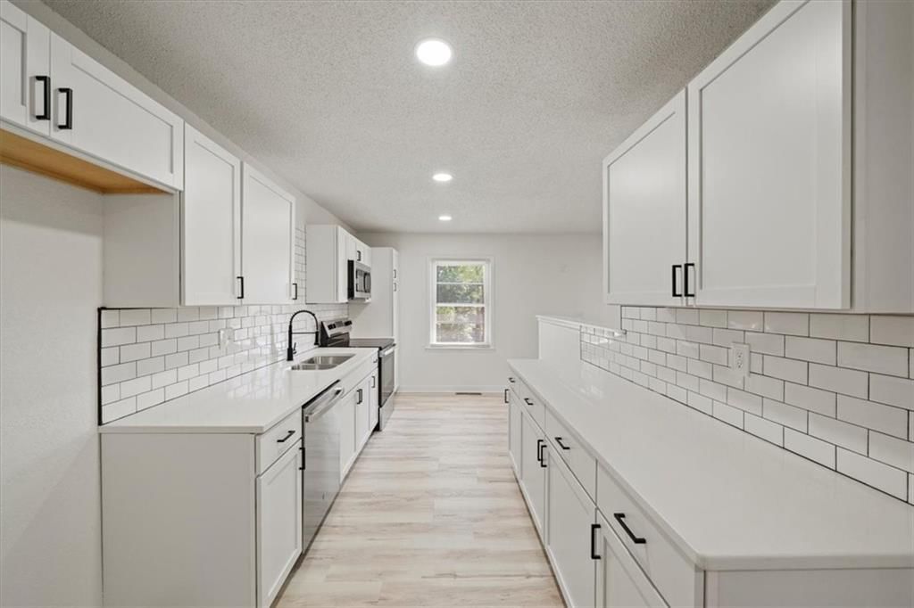 Photo 6 of 23 - 8711 Stark Avenue