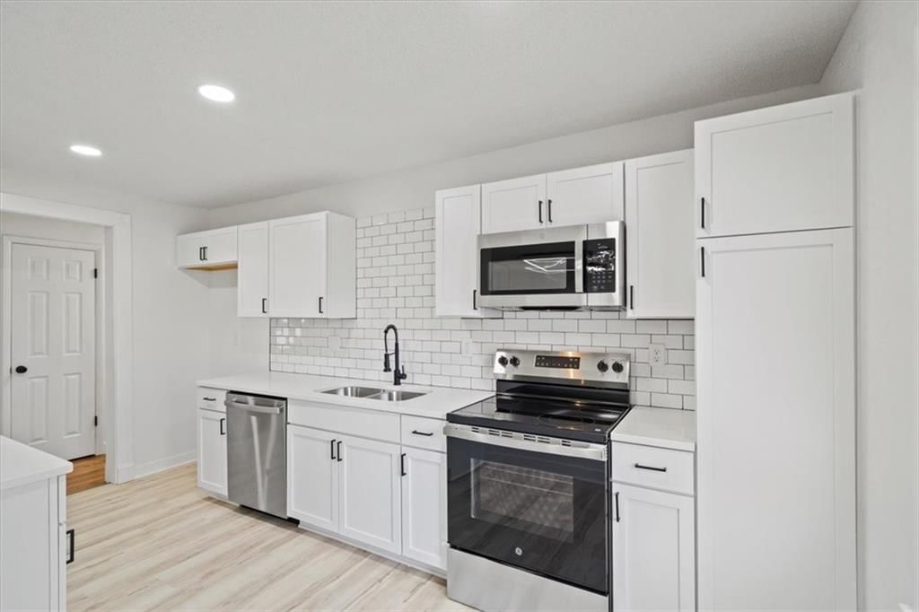 Photo 7 of 23 - 8711 Stark Avenue