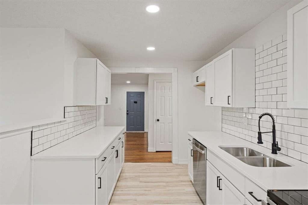 Photo 8 of 23 - 8711 Stark Avenue