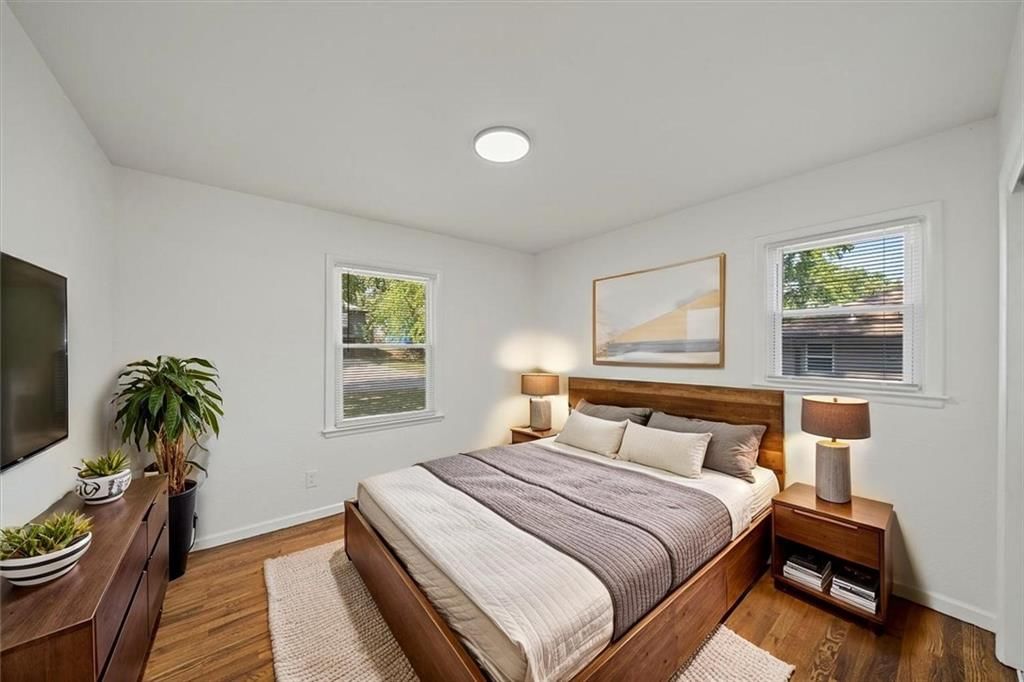 Photo 11 of 23 - 8711 Stark Avenue