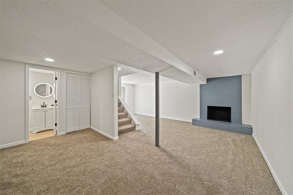 Photo 17 of 23 - 8711 Stark Avenue