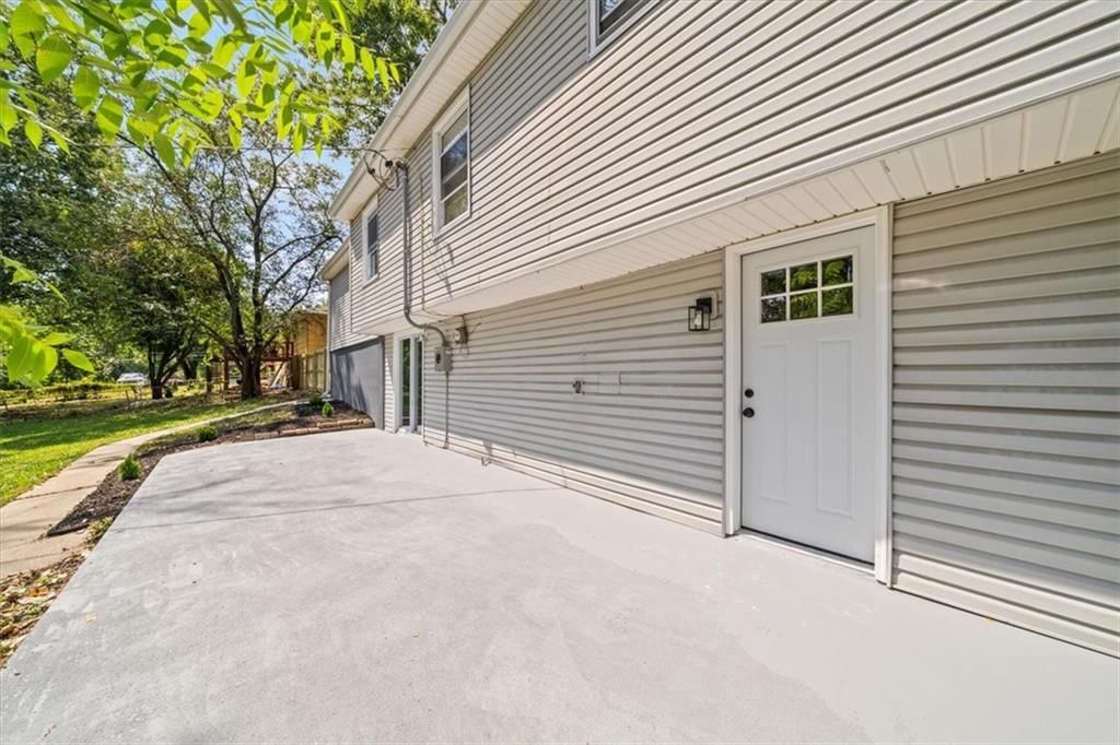 Photo 20 of 23 - 8711 Stark Avenue