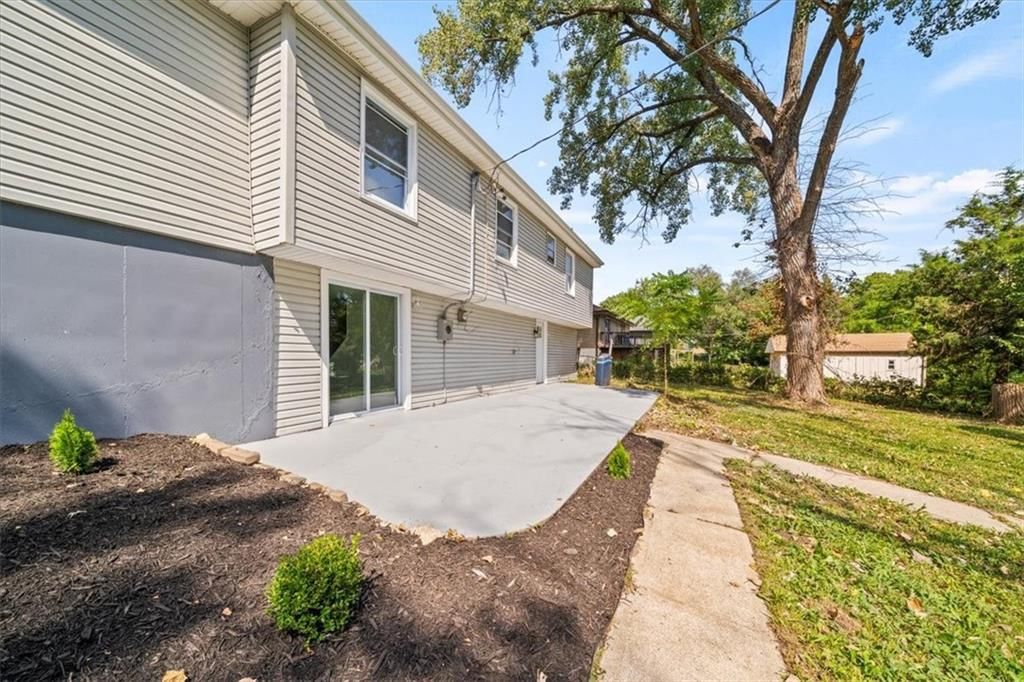 Photo 21 of 23 - 8711 Stark Avenue
