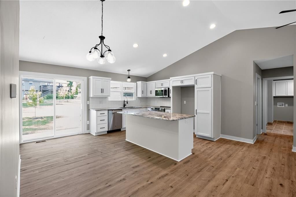 Photo 8 of 30 - 15508 Kay Avenue