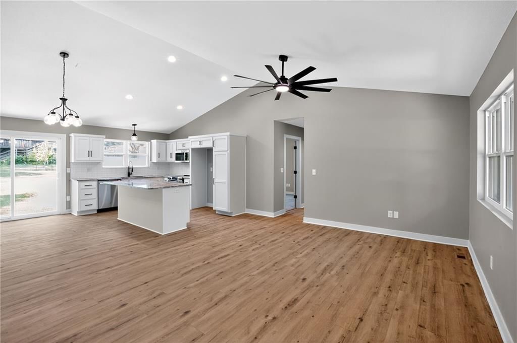 Photo 9 of 30 - 15508 Kay Avenue