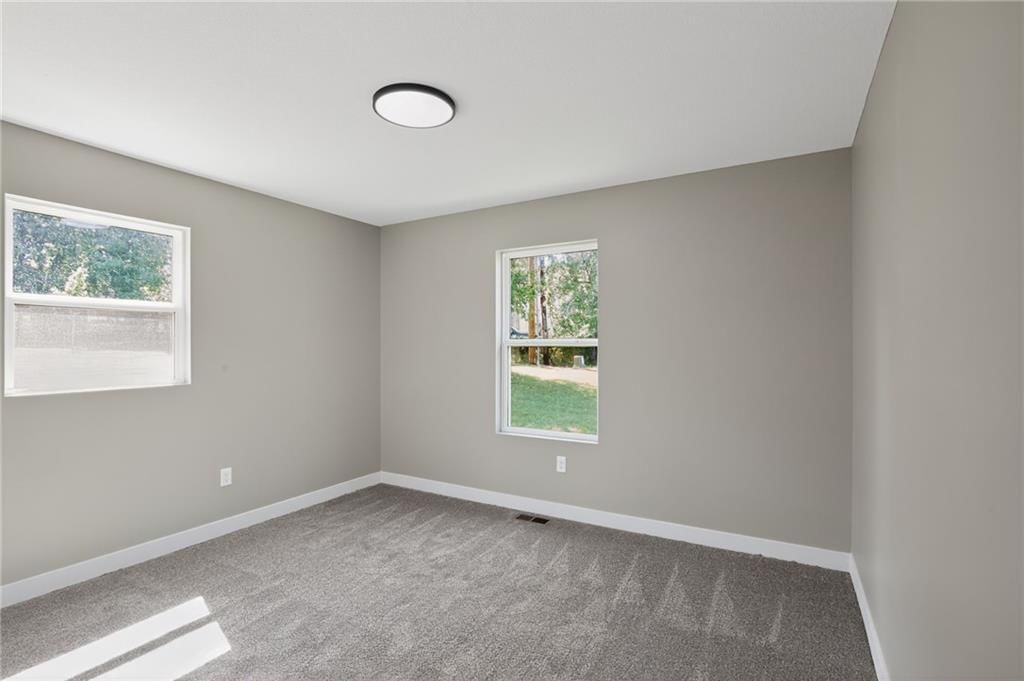 Photo 16 of 30 - 15508 Kay Avenue