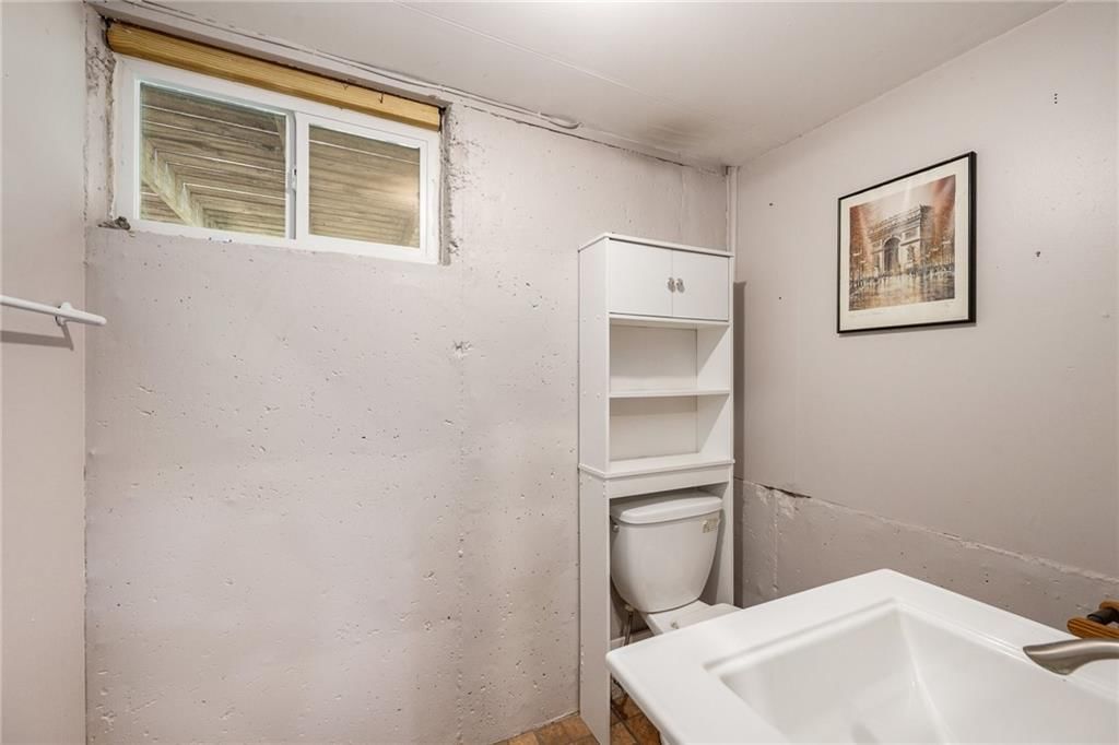 Photo 23 of 33 - 8819 Grandview Street