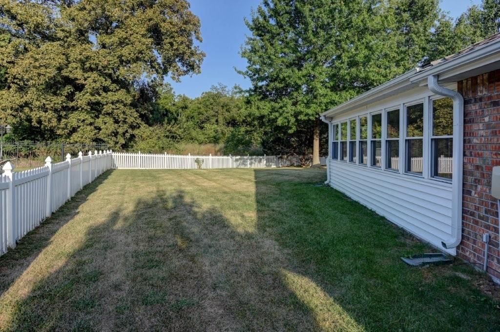 Photo 5 of 49 - 1701 Willow Drive
