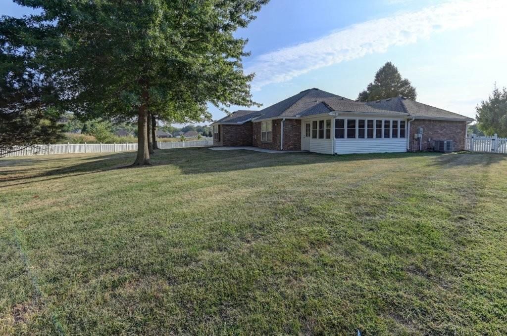 Photo 6 of 49 - 1701 Willow Drive