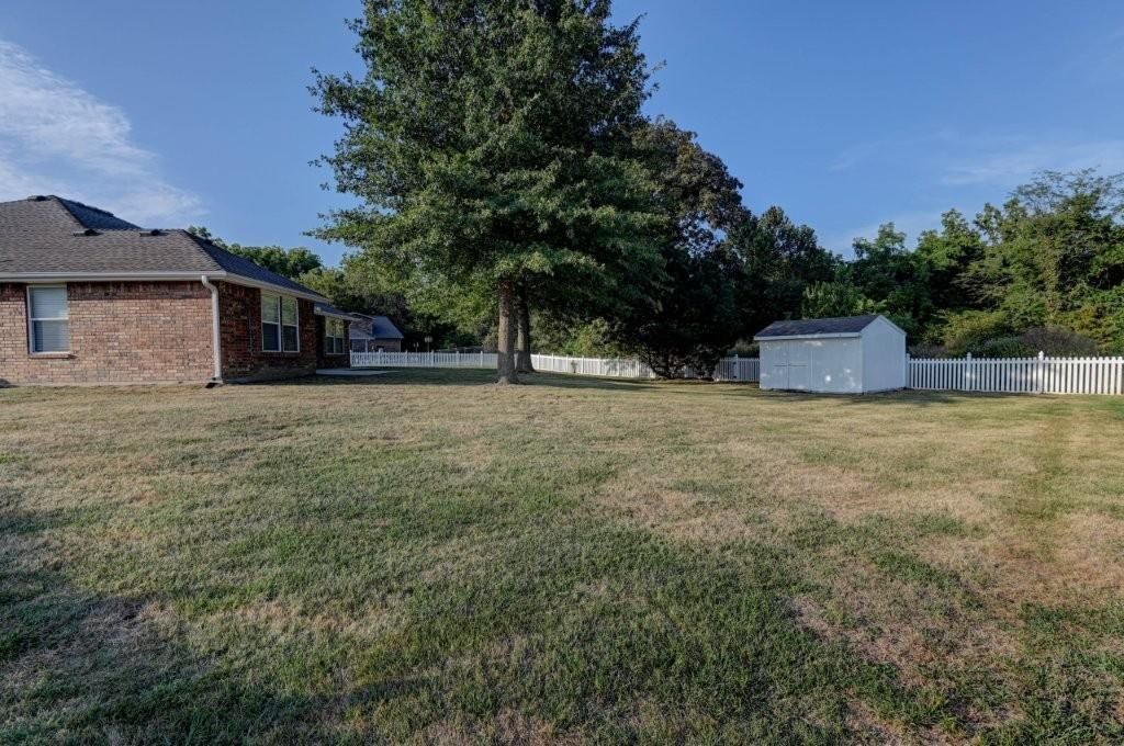 Photo 9 of 49 - 1701 Willow Drive