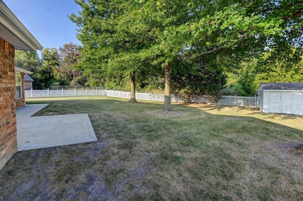 Photo 10 of 49 - 1701 Willow Drive
