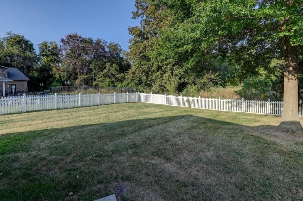 Photo 12 of 49 - 1701 Willow Drive