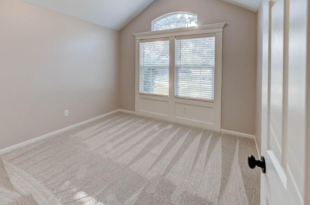 Photo 18 of 49 - 1701 Willow Drive
