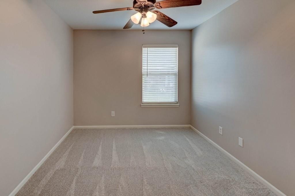 Photo 21 of 49 - 1701 Willow Drive