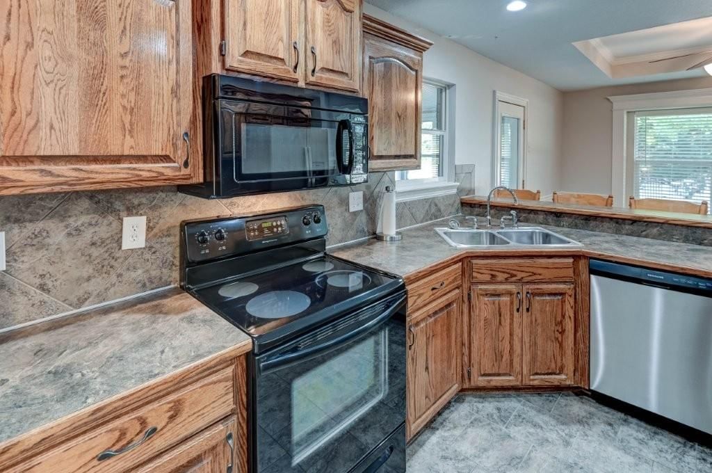 Photo 33 of 49 - 1701 Willow Drive