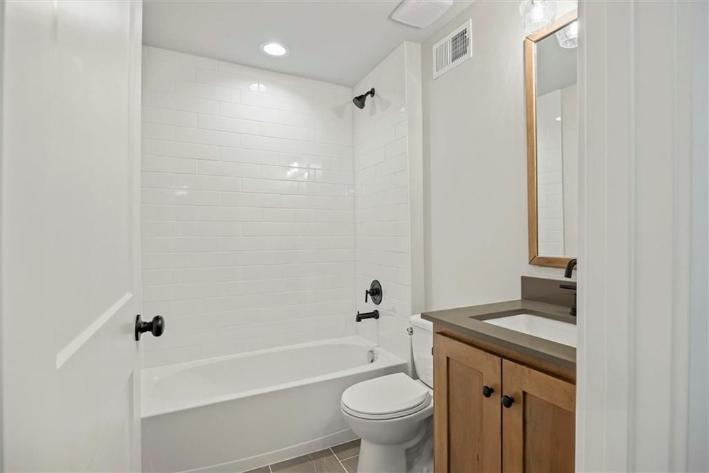 Photo 20 of 33 - 15383 W 161st Street