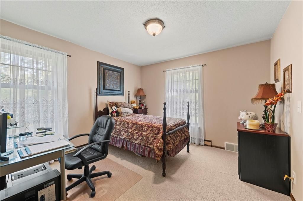 1202 Southwind Drive — photo 33