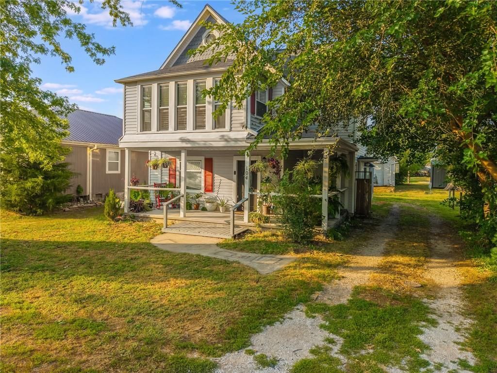 104 W Pine Street — photo 3