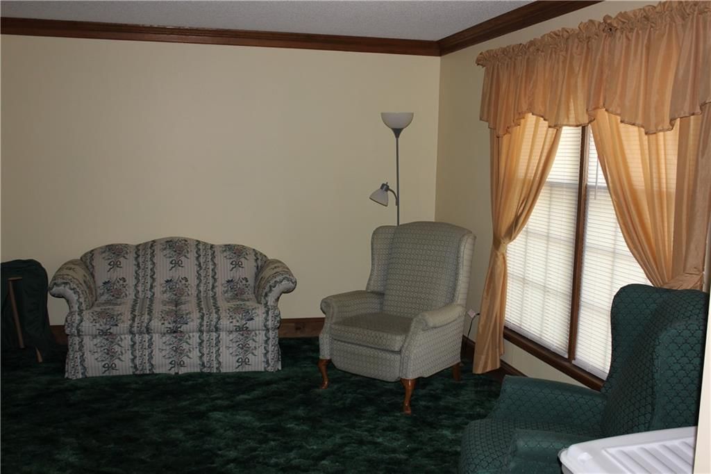 Photo 4 of 22 - 439 Persimmon Drive