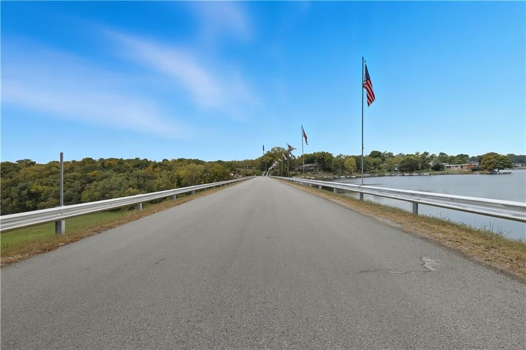 610 NW North Shore Drive — photo 3