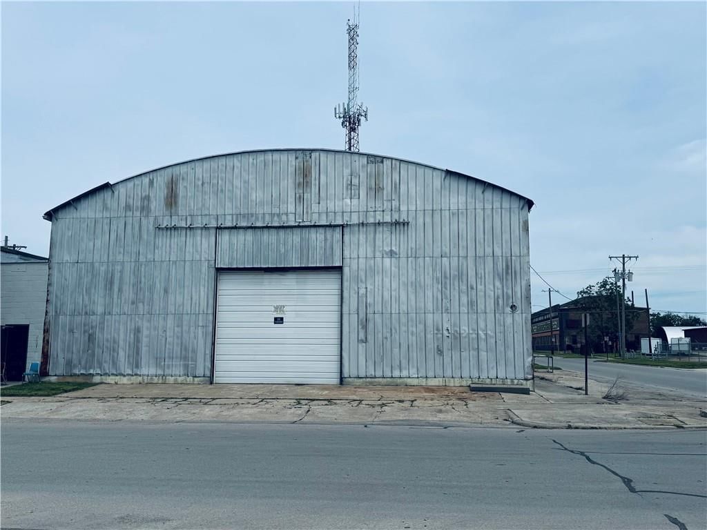 118 S Locust Street — photo 2