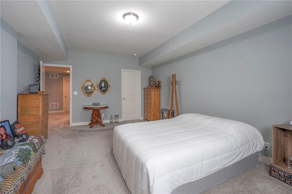 Photo 36 of 38 - 16790 S Cheshire Street