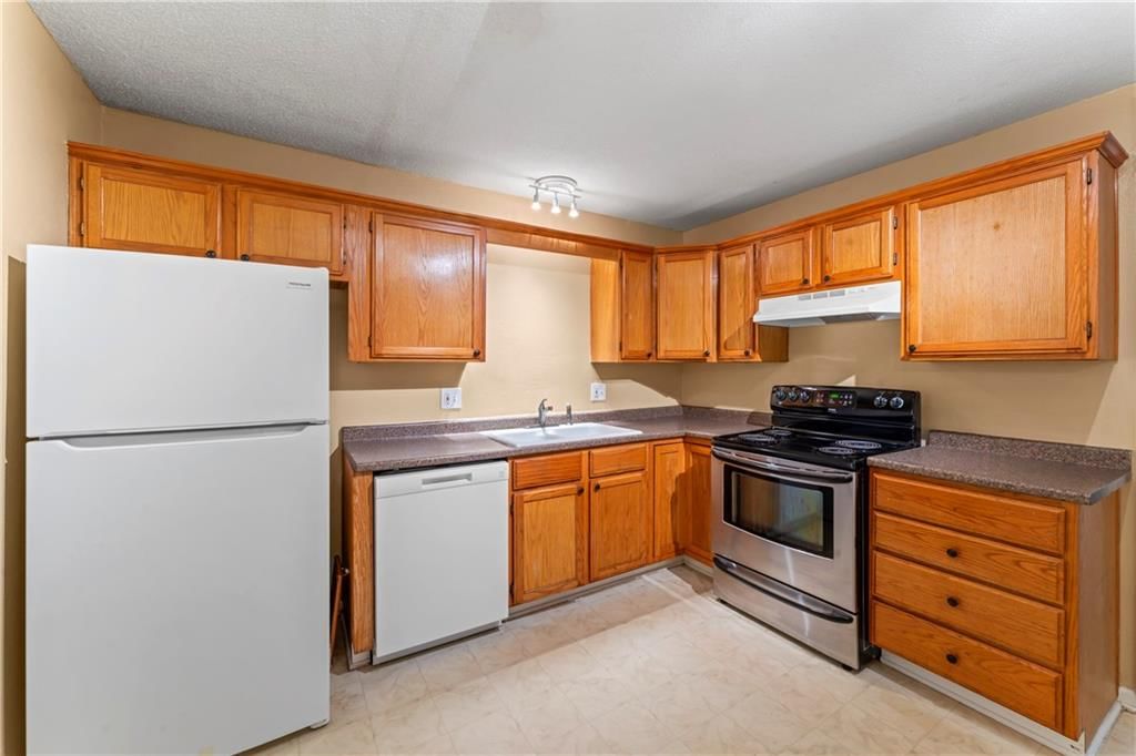 Photo 8 of 23 - 6418 E 150th Street
