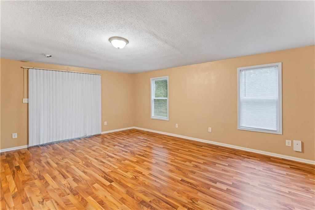 Photo 12 of 23 - 6418 E 150th Street