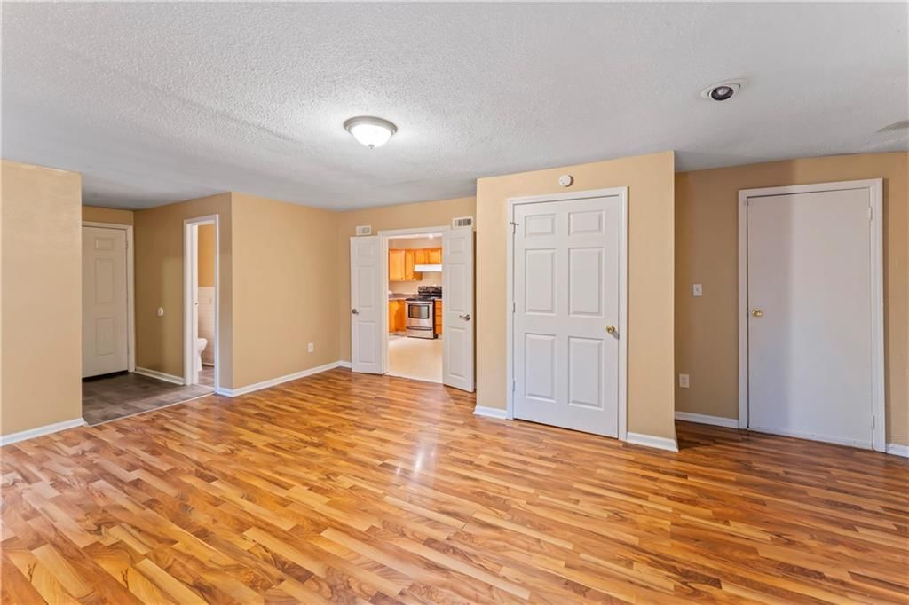 Photo 13 of 23 - 6418 E 150th Street
