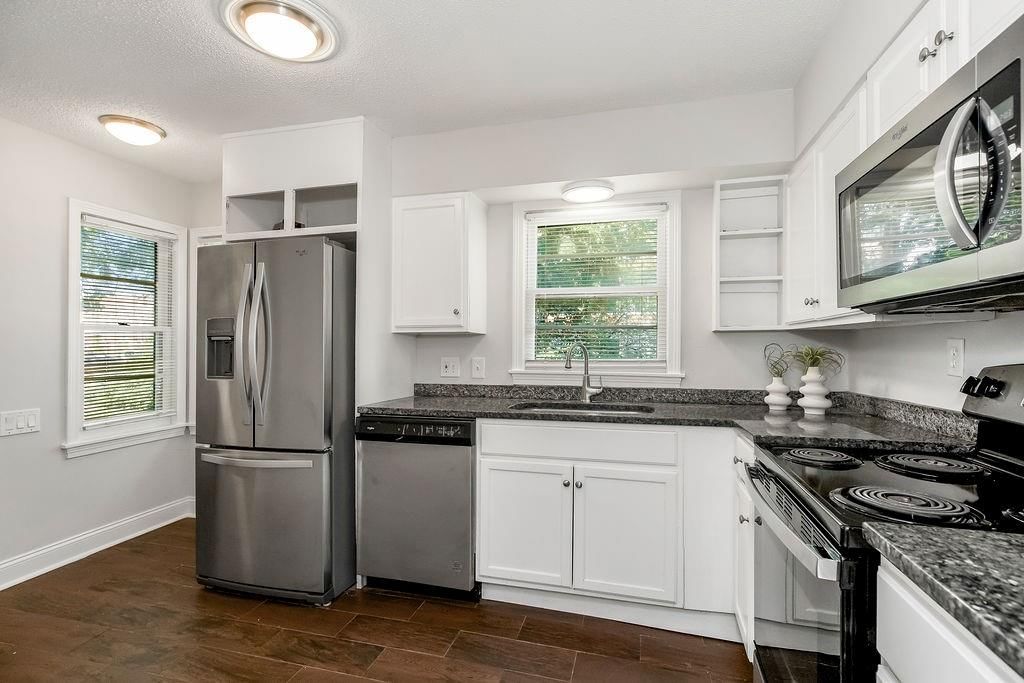 734 E 63rd Terrace — photo 6