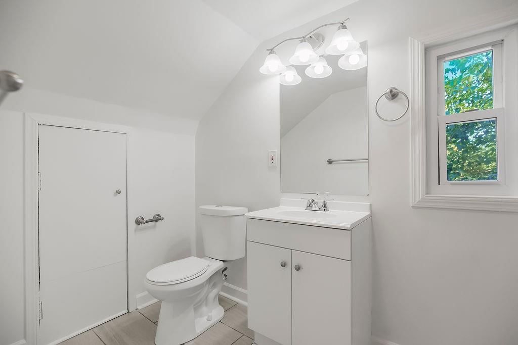 734 E 63rd Terrace — photo 17
