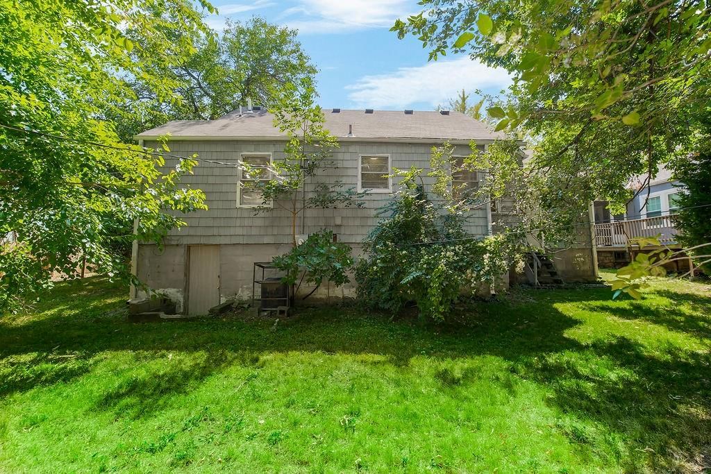 734 E 63rd Terrace — photo 19